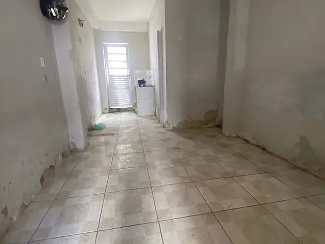 Casa 1 quarto e 1 banheiro, para alugar, no bairro Damas em Fortaleza