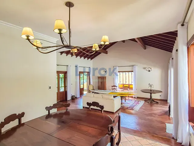 Casa com 1000m² 3 quartos e 5 banheiros, à venda, no bairro Joapiranga em Valinhos