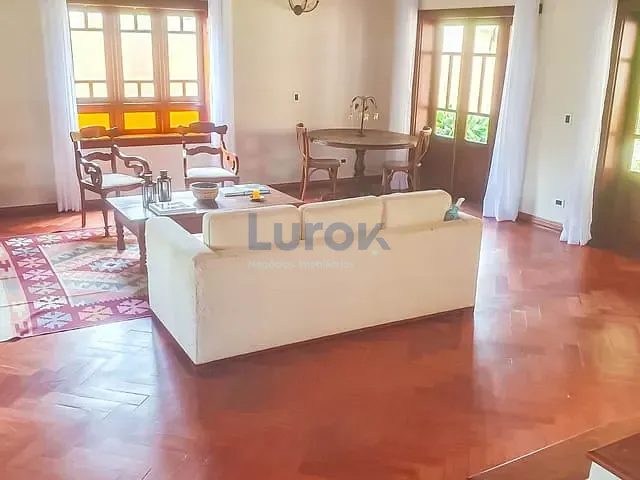 Casa com 1000m² 3 quartos e 5 banheiros, à venda, no bairro Joapiranga em Valinhos