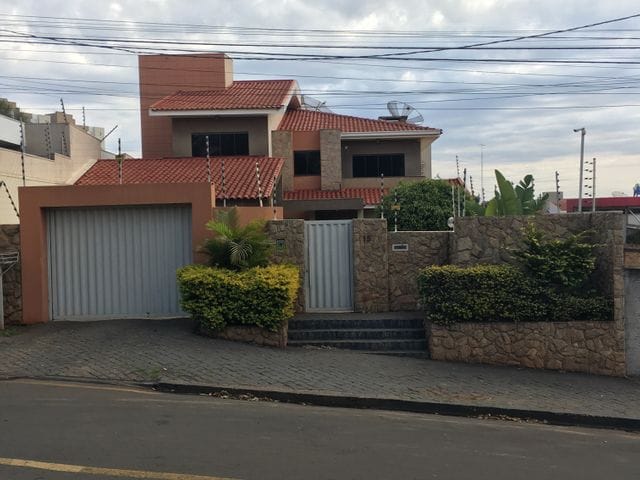 Foto do Casa - Sobrado de 2 suítes + 2 quartos, piscina e salão de festas em bairro nobre da cidade para locação, Apucarana, PR | J. Mareze Imóveis Ltda