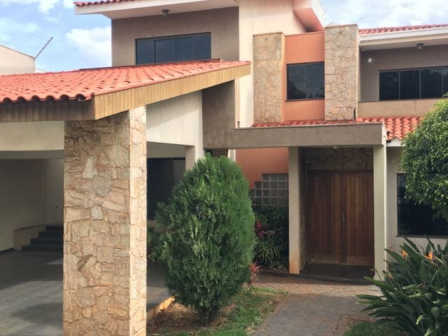 Foto do Casa - Sobrado de 2 suítes + 2 quartos, piscina e salão de festas em bairro nobre da cidade para locação, Apucarana, PR | J. Mareze Imóveis Ltda