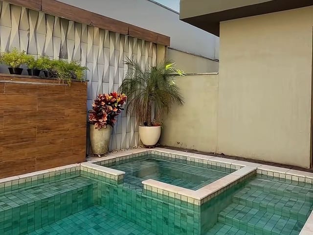 Casa 4 quartos e 5 banheiros, para alugar, no bairro Jardins Valência em Goiânia