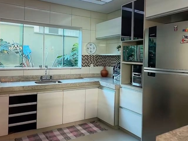 Casa 4 quartos e 5 banheiros, para alugar, no bairro Jardins Valência em Goiânia