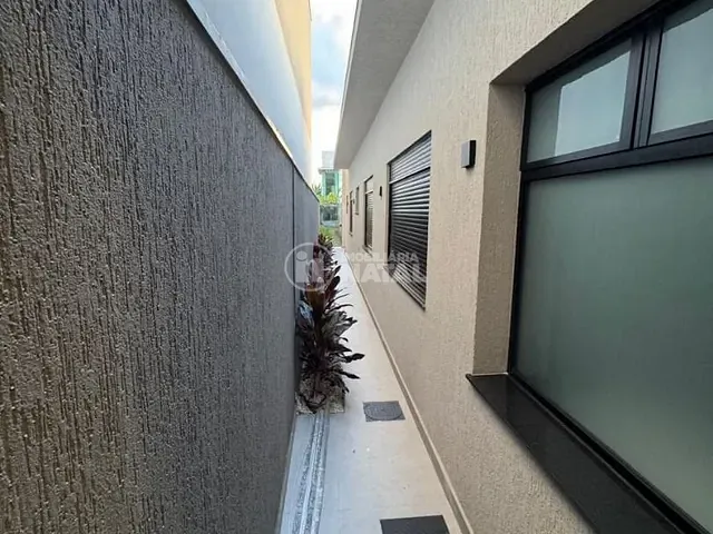 Casa com 330m², à venda, no bairro Nova Esperança em Londrina