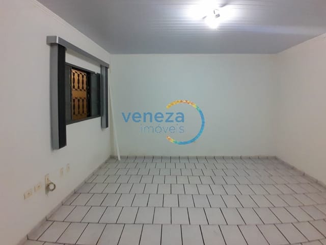 Casa à venda, no bairro Cinco Conjuntos em Londrina