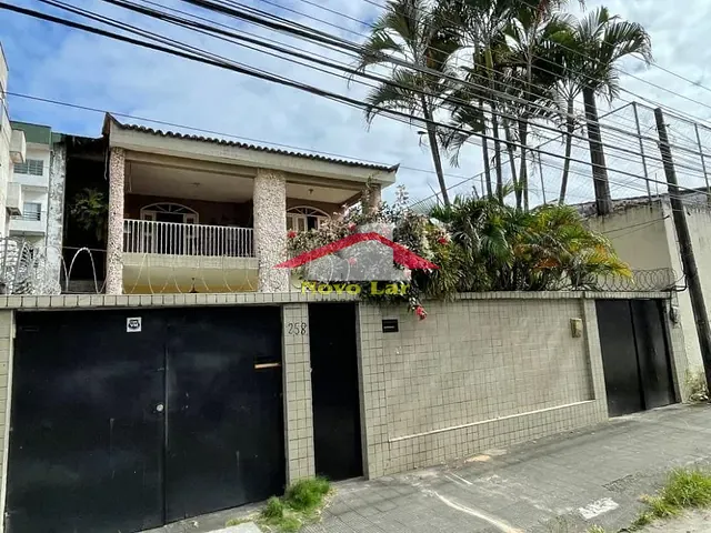 Casa 6 quartos e 5 banheiros, à venda, no bairro Benfica em Fortaleza