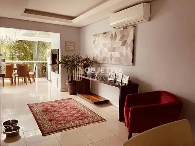 Casa com 380m² 4 quartos e 5 banheiros, à venda, no bairro Chácara das Pedras em Porto Alegre