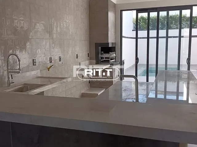 Casa com 300m² 3 quartos e 5 banheiros, à venda, no bairro Parque Brasil 500 em Paulínia