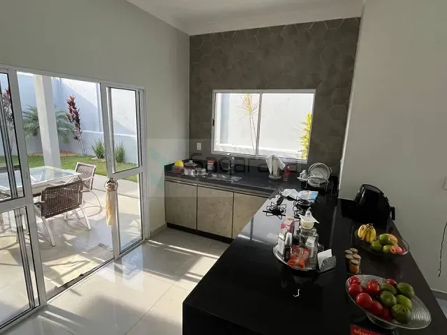 Casa com 308m² 3 quartos e 2 banheiros, à venda, no bairro Morada Nova em Patrocínio