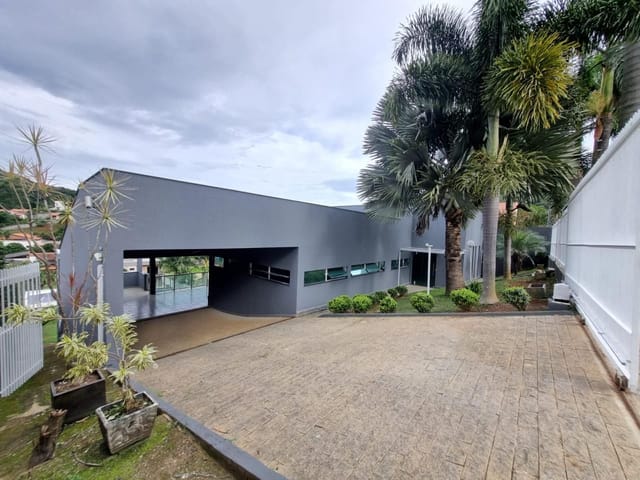 Casa com 1500m² 4 quartos e 5 banheiros, à venda, no bairro Bonfim em Juiz de Fora