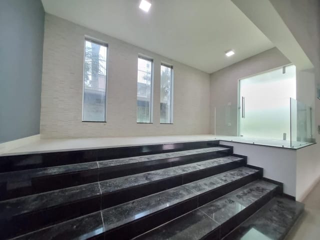Casa com 1500m² 4 quartos e 5 banheiros, à venda, no bairro Bonfim em Juiz de Fora