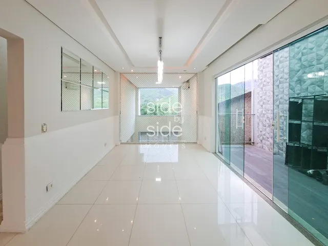 Casa 3 quartos e 3 banheiros, à venda, no bairro Nova Niterói em Três Rios
