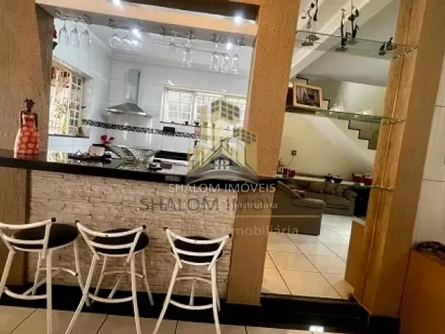 Casa com 360m² 3 quartos e 2 banheiros, à venda, no bairro Parque Xangri-La em Contagem