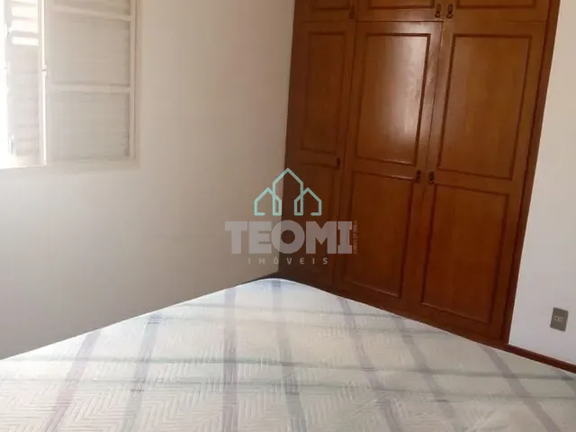 Casa com 300m² 3 quartos e 3 banheiros, à venda, no bairro Independência em Taubaté