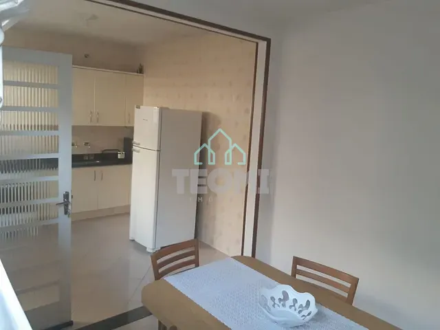 Casa com 300m² 3 quartos e 3 banheiros, à venda, no bairro Independência em Taubaté