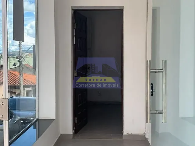 Casa 4 quartos e 2 banheiros, para alugar, no bairro Centro em Itabira