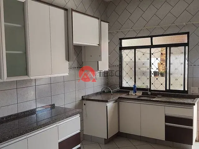 Casa 2 quartos e 1 banheiro, para alugar, no bairro Jardim Imperial I em Maringá
