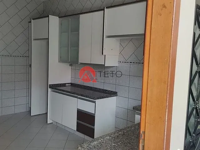 Casa 2 quartos e 1 banheiro, para alugar, no bairro Jardim Imperial I em Maringá