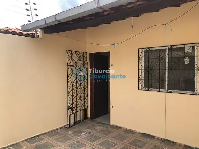 Casa 2 quartos e 1 banheiro, à venda, no bairro Parque São João em Maranguape