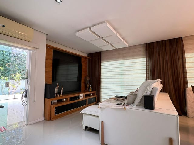 Casa 3 quartos e 7 banheiros, à venda ou para alugar, no bairro Vargem Pequena em Rio de Janeiro