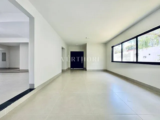 Casa com 500m² 6 quartos e 6 banheiros, à venda ou para alugar, no bairro Mediterrâneo em Londrina