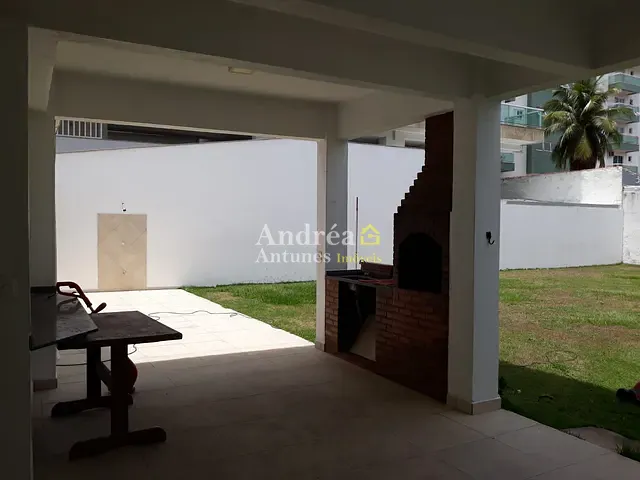 Casa com 600m² 4 quartos e 3 banheiros, à venda, no bairro Vila Nova em Cabo Frio