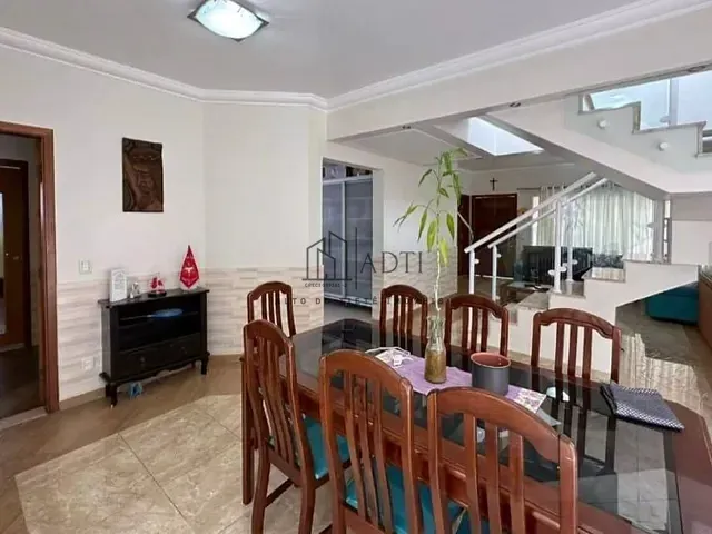 Casa com 300m² 3 quartos e 1 banheiro, à venda, no bairro Botujuru em Mogi das Cruzes