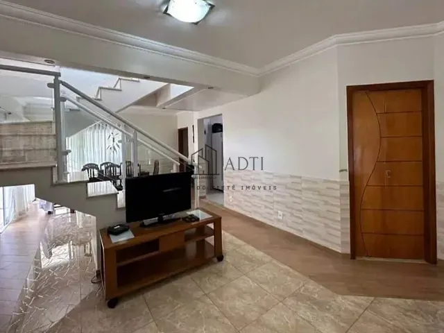 Casa com 300m² 3 quartos e 1 banheiro, à venda, no bairro Botujuru em Mogi das Cruzes
