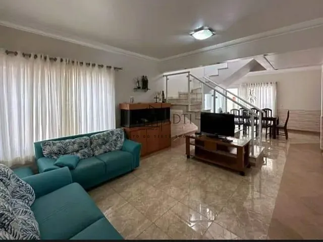 Casa com 300m² 3 quartos e 1 banheiro, à venda, no bairro Botujuru em Mogi das Cruzes