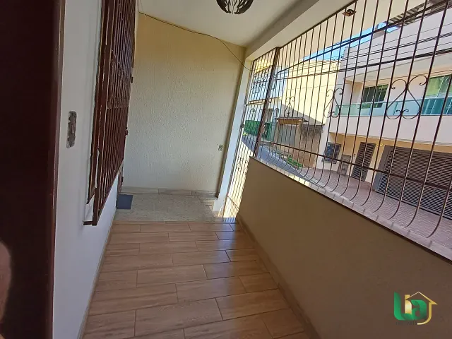 Casa 2 quartos e 2 banheiros, para alugar, no bairro Barra em Muriaé