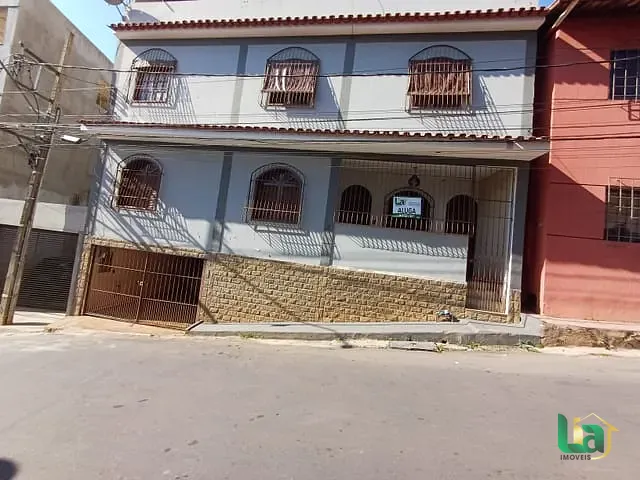 Casa 2 quartos e 2 banheiros, para alugar, no bairro Barra em Muriaé