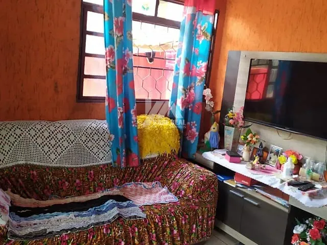 Casa com 258m² 3 quartos e 2 banheiros, à venda, no bairro Conradinho em Guarapuava