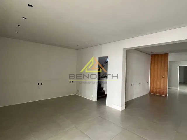 Casa com 300m², para alugar, no bairro Indianópolis em São Paulo