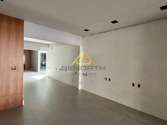 Casa com 300m², para alugar, no bairro Indianópolis em São Paulo