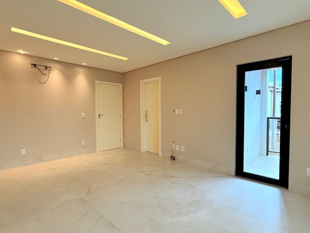 Casa 4 quartos e 5 banheiros, à venda, no bairro Grã-Duquesa em Governador Valadares