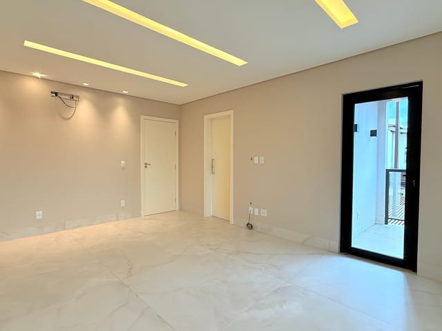 Casa 4 quartos e 5 banheiros, à venda, no bairro Grã-Duquesa em Governador Valadares