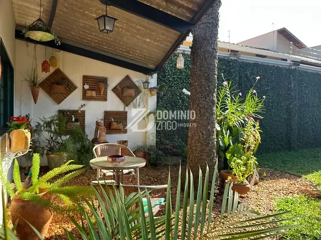Casa com 680m² 4 quartos e 3 banheiros, à venda, no bairro Jardim Induberaba em Uberaba