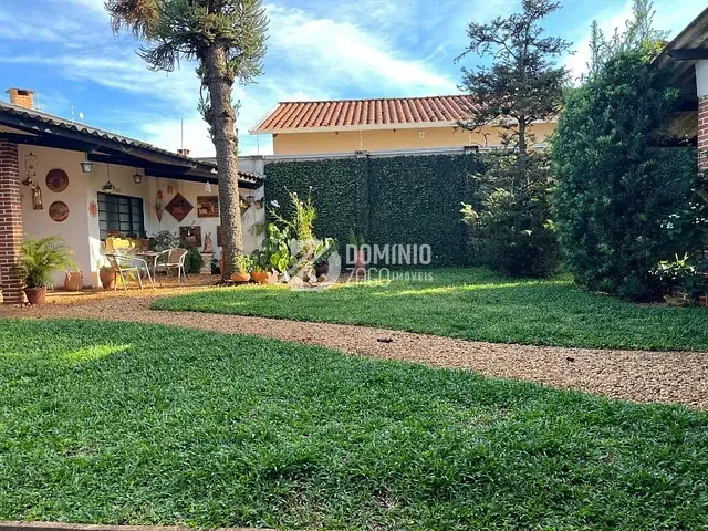 Casa com 680m² 4 quartos e 3 banheiros, à venda, no bairro Jardim Induberaba em Uberaba