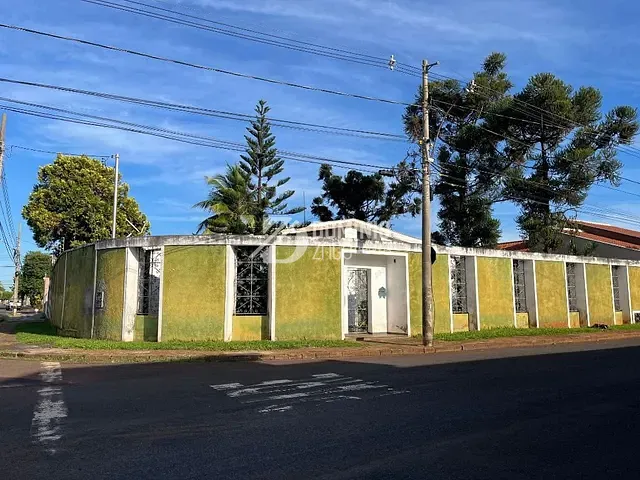Casa com 680m² 4 quartos e 3 banheiros, à venda, no bairro Jardim Induberaba em Uberaba
