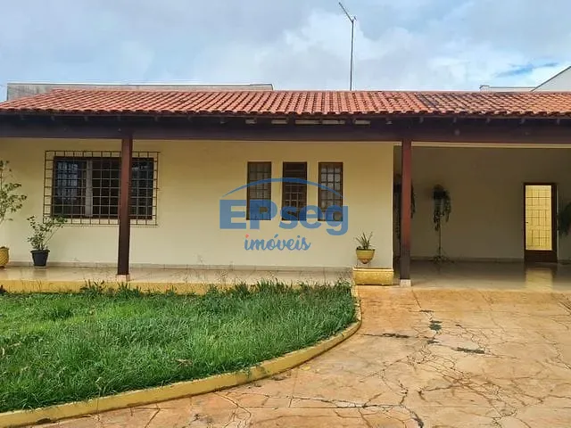 Casa com 525m² 3 quartos e 3 banheiros, à venda, no bairro Califórnia em Londrina