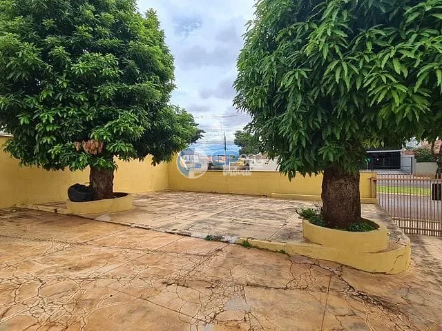 Casa com 525m² 3 quartos e 3 banheiros, à venda, no bairro Califórnia em Londrina