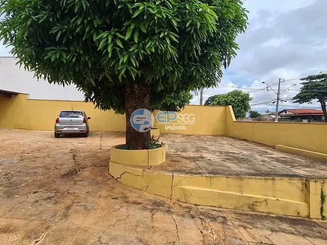 Casa com 525m² 3 quartos e 3 banheiros, à venda, no bairro Califórnia em Londrina
