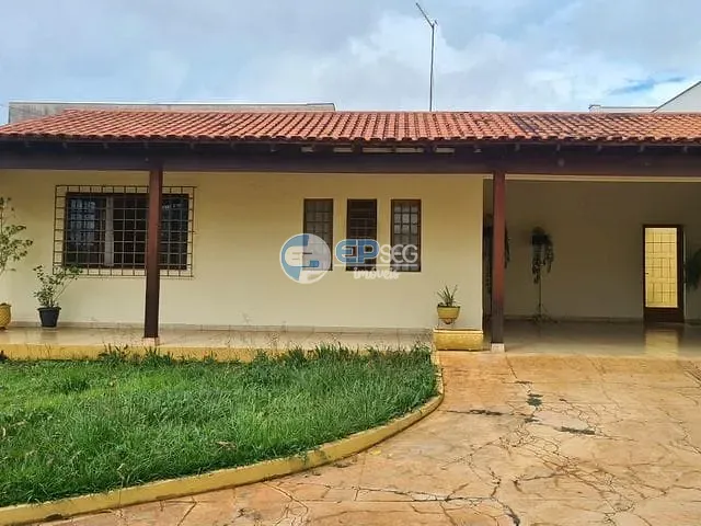 Casa com 525m² 3 quartos e 3 banheiros, à venda, no bairro Califórnia em Londrina