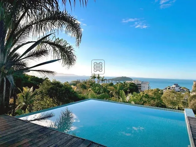 Casa 6 quartos e 7 banheiros, à venda, no bairro Canasvieiras em Florianópolis
