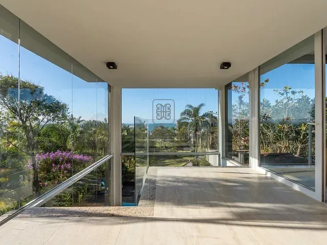 Casa 6 quartos e 7 banheiros, à venda, no bairro Canasvieiras em Florianópolis