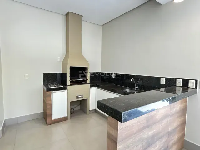 Casa 3 quartos e 5 banheiros, à venda ou para alugar, no bairro São Carlos em Goiânia