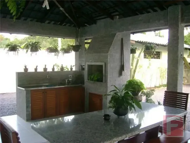 Casa com 952m² 2 quartos e 2 banheiros, à venda, no bairro Maresia em Itapoá