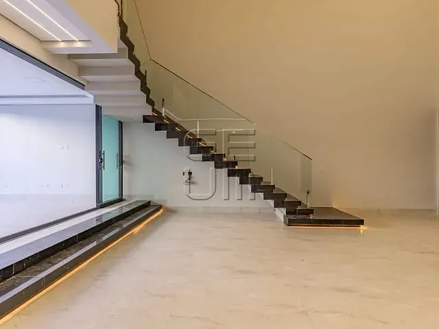 Casa com 360m² 4 quartos e 6 banheiros, à venda, no bairro Esperança em Londrina