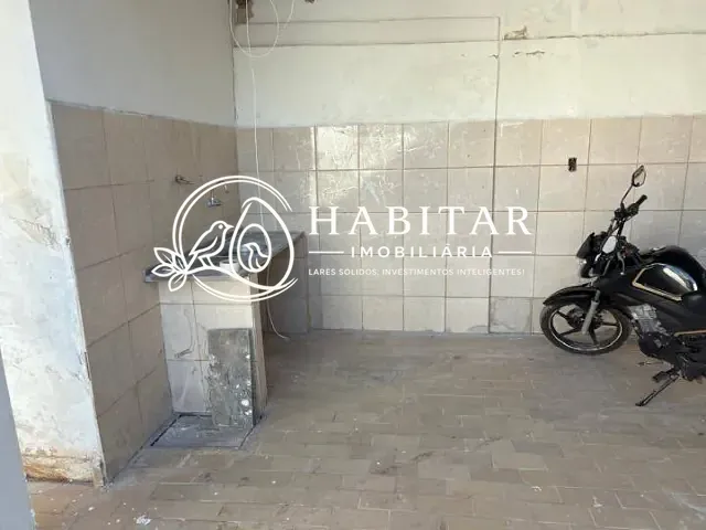 Casa 3 quartos e 2 banheiros, para alugar, no bairro Centro em Corumbá