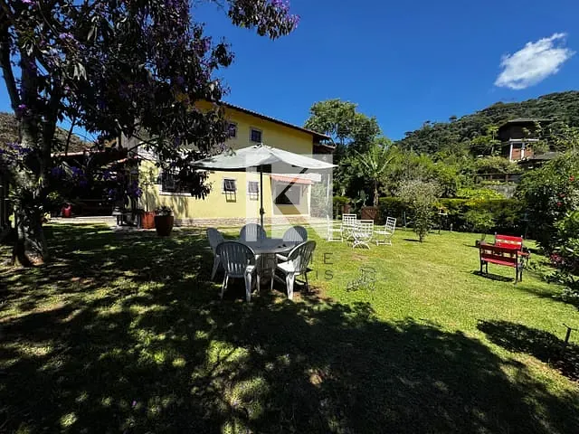 Casa com 463m² 4 quartos e 2 banheiros, à venda, no bairro Vargem Grande em Teresópolis